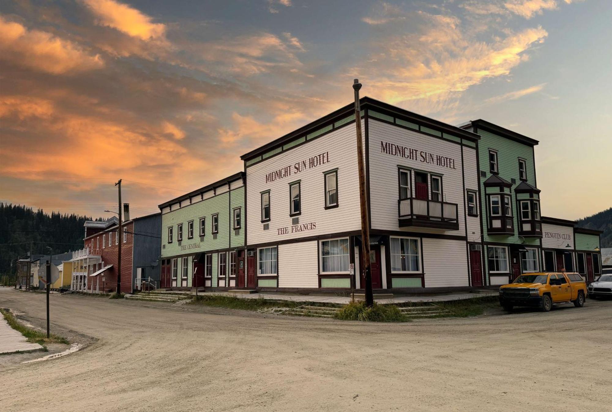 Midnight Sun, A Coast Hotel Dawson City Exterior photo