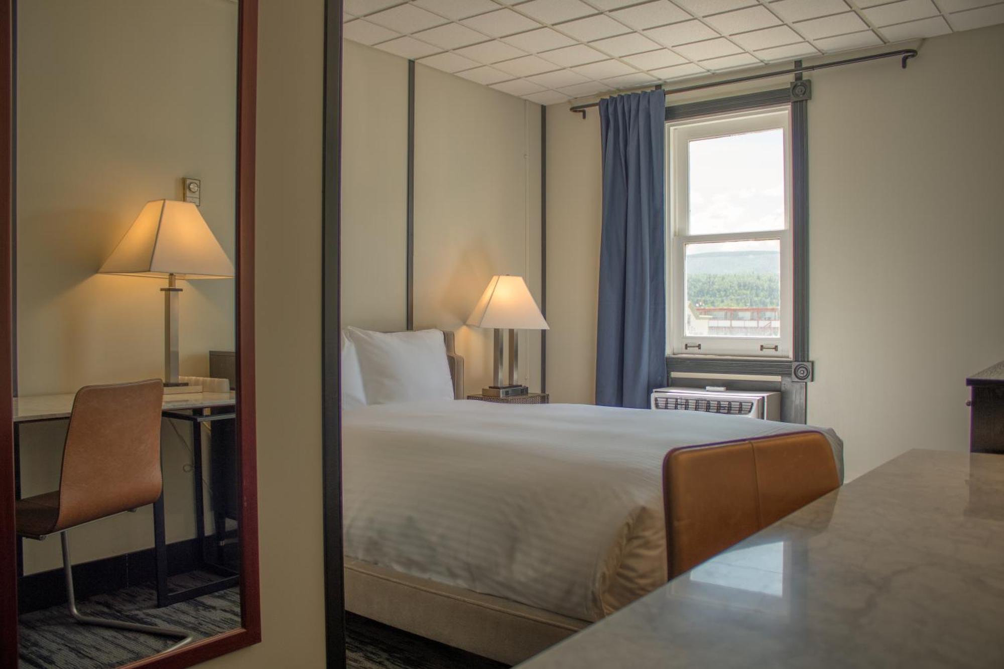 Midnight Sun, A Coast Hotel Dawson City Exterior photo